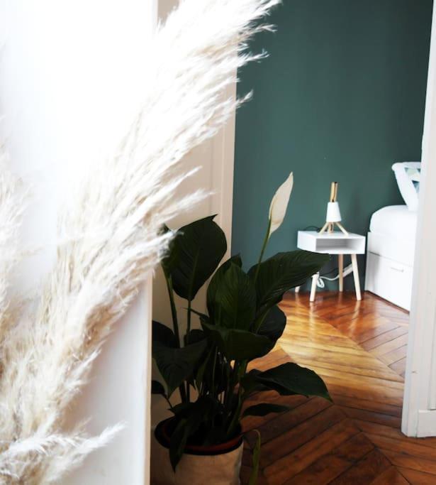 Appartement Haussmanannien Cosy - Republique Париж Екстериор снимка