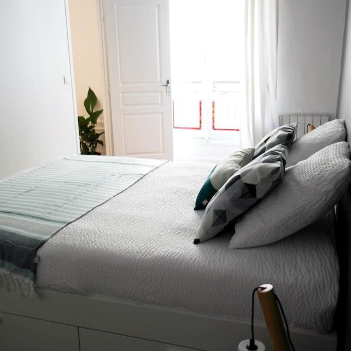 Appartement Haussmanannien Cosy - Republique Париж Екстериор снимка
