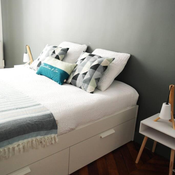 Appartement Haussmanannien Cosy - Republique Париж Екстериор снимка