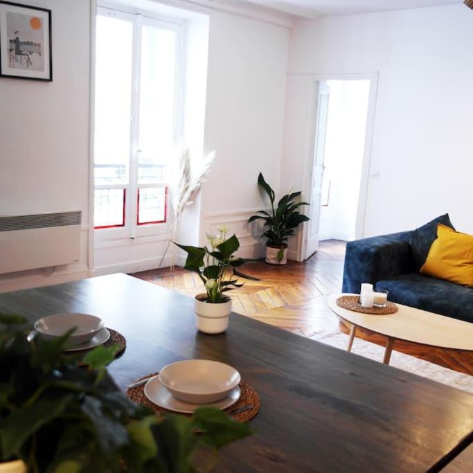 Appartement Haussmanannien Cosy - Republique Париж Екстериор снимка